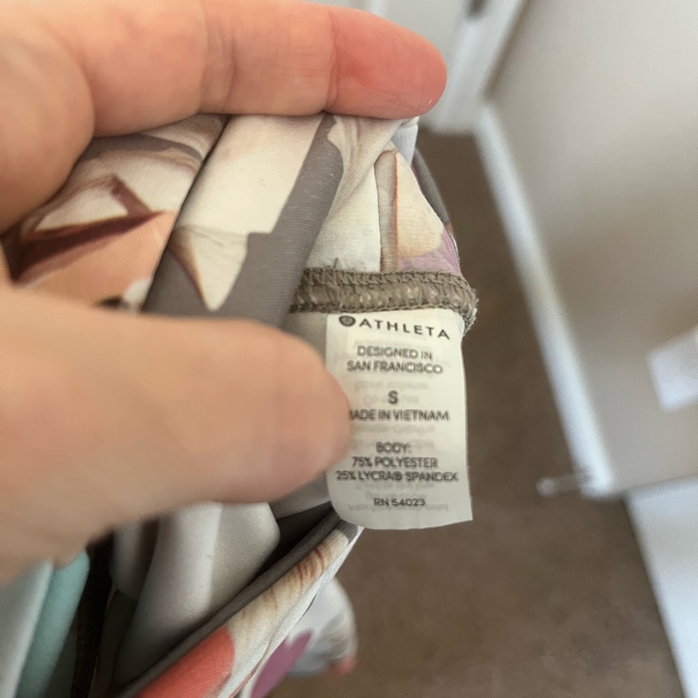 NWOT Athleta Elation Paradise 7/8 Legging/Tight-Gray Floral - Picture 5 of 5